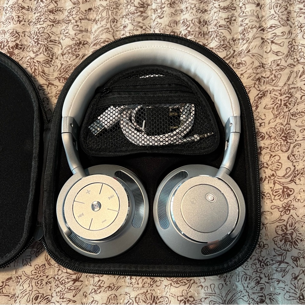 Paww WaveSound 3 Noise-Cancelling Bluetooth Headphones (White)